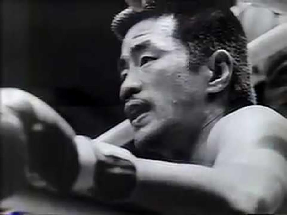 Tadashi Sawamura: Từ gã sinh viên Kyokushin kiêu ngạo tới “Con Quỷ Kickbox Nhật Bản”
